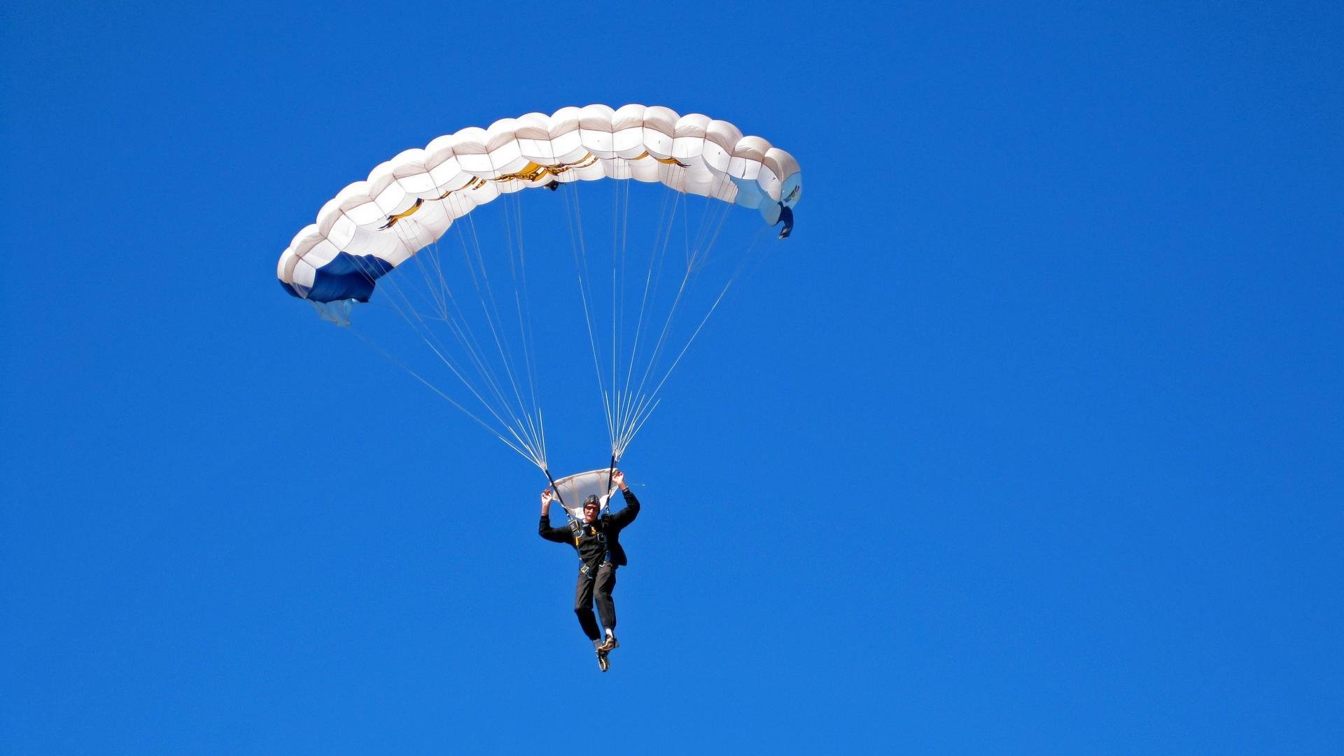 仰泳选手起跳入水密集滑行段延长,仰泳规则