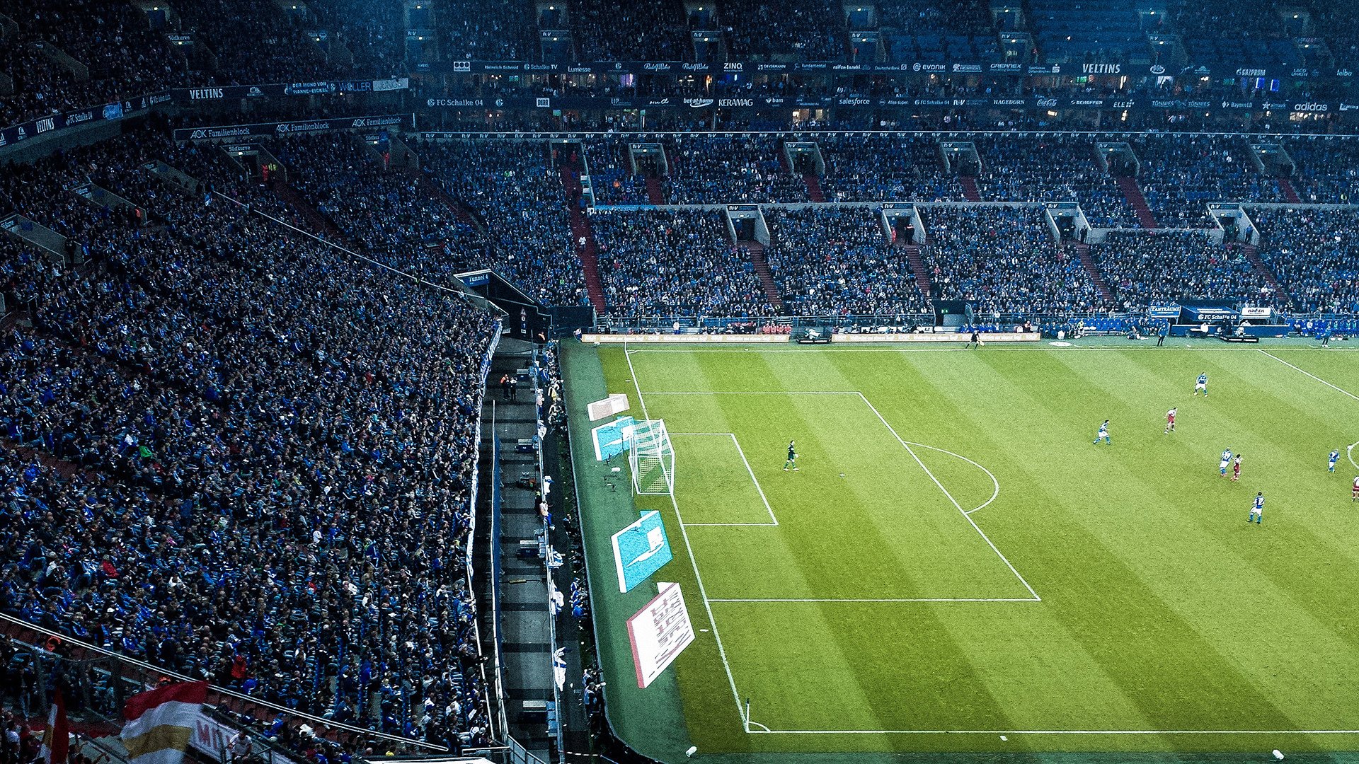 职业球员加入反种族歧视倡议展示足球正面力量，足球反种族歧视仪式